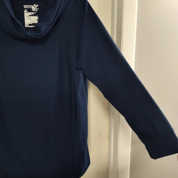 Terra & Sky Black Top - Picture 2 of 6